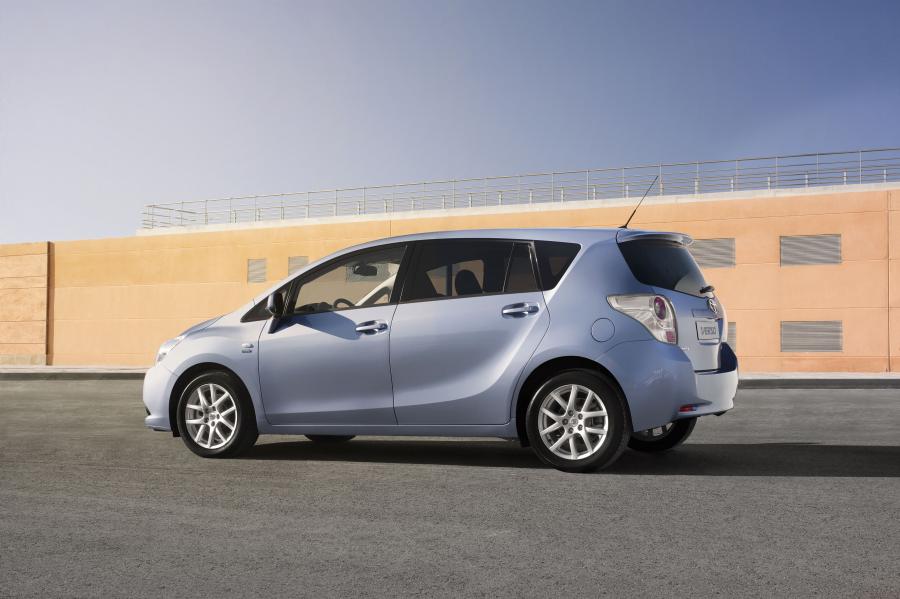  Toyota Verso 2009 года  (фото 10 из 65)